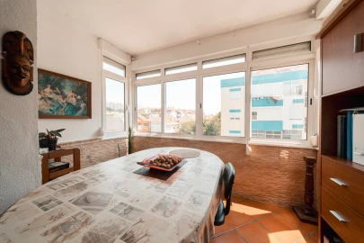 Apartamento T2 para Venda em Massamá e Monte Abraão
