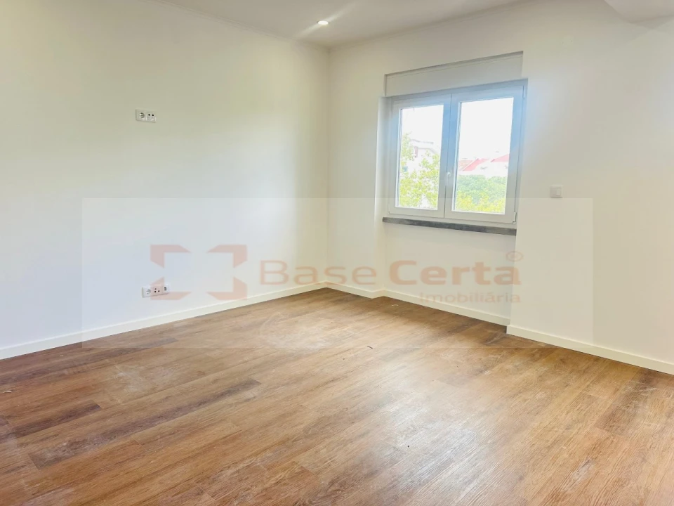 Apartamento T2 para Venda em Venteira Foto 3