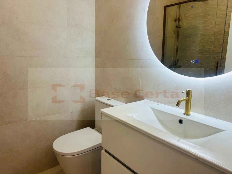 Apartamento T2 para Venda em Venteira Foto 4