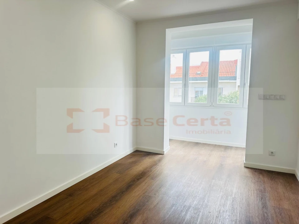 Apartamento T2 para Venda em Venteira Foto 6