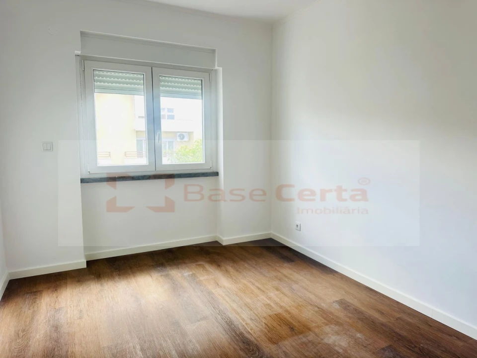 Apartamento T2 para Venda em Venteira Foto 16