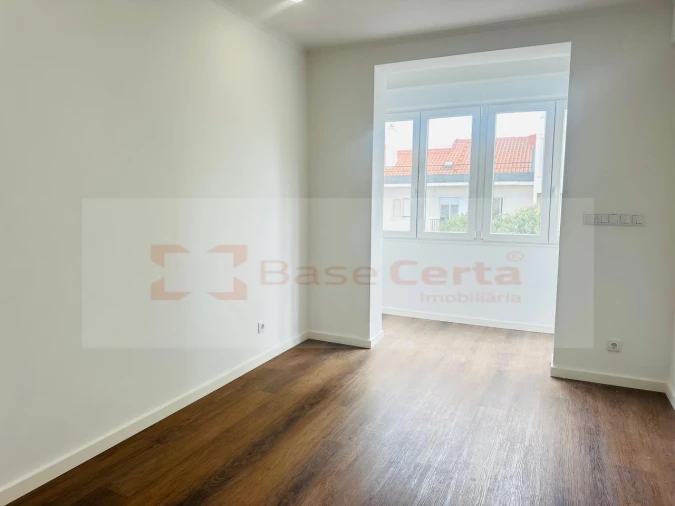 Apartamento T2 para Venda em Venteira Foto 9