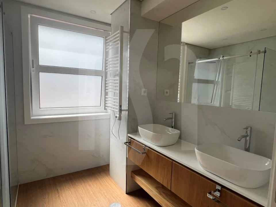 Apartamento T4 para Venda em Ramalde Foto 2