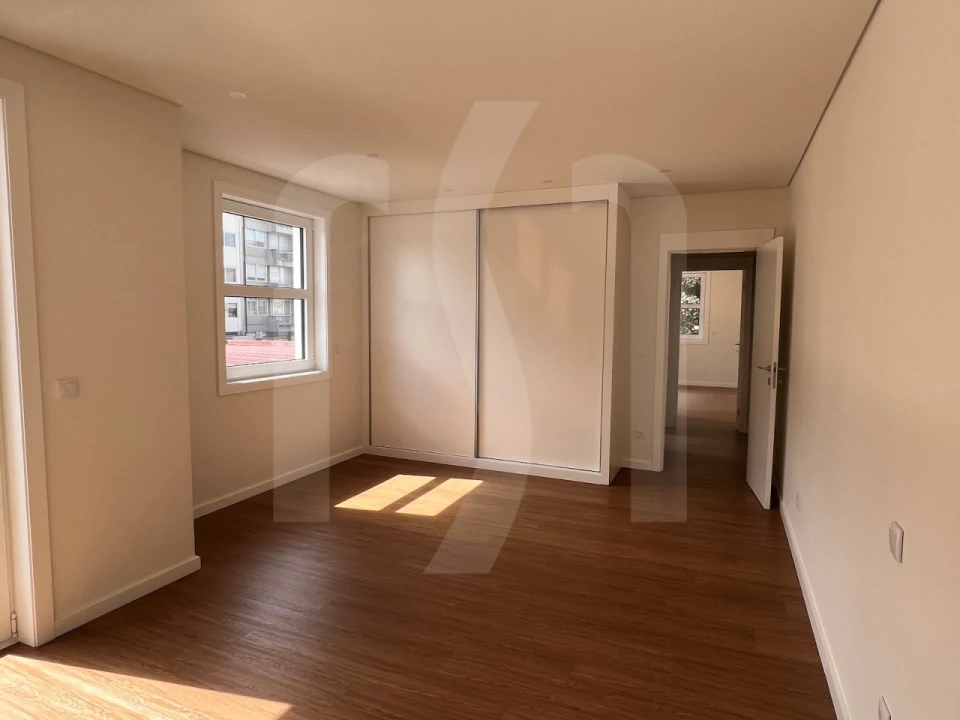 Apartamento T4 para Venda em Ramalde Foto 9