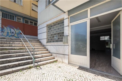Loja para Arrendamento em Queluz e Belas