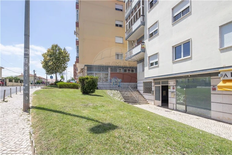 Loja para Arrendamento em Queluz e Belas Foto 9