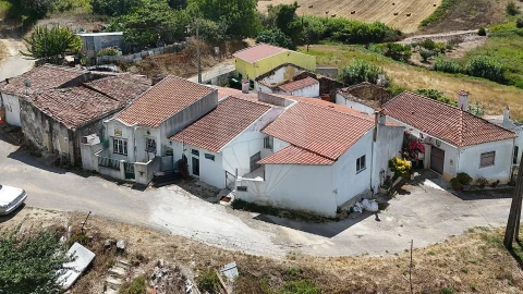 Moradia T2 para Venda em Dois Portos e Runa