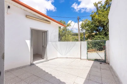 Moradia T2 para Venda em Dois Portos e Runa