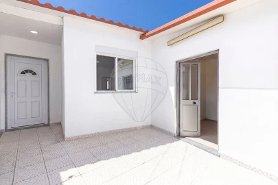Moradia T2 para Venda em Dois Portos e Runa
