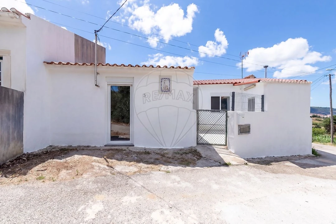 Moradia T2 para Venda em Dois Portos e Runa Foto 17