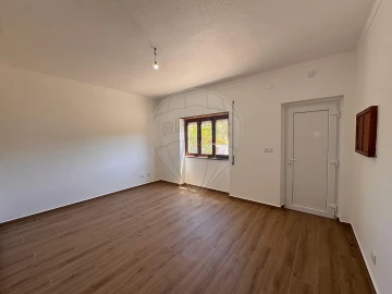 Apartamento T2 para Arrendamento em Santa Maria, São Pedro e Matacães