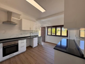 Apartamento T2 para Arrendamento em Santa Maria, São Pedro e Matacães