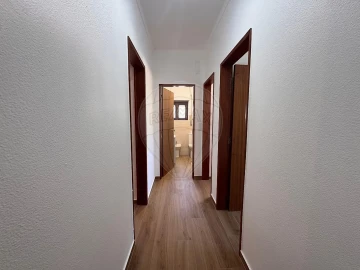 Apartamento T2 para Arrendamento em Santa Maria, São Pedro e Matacães