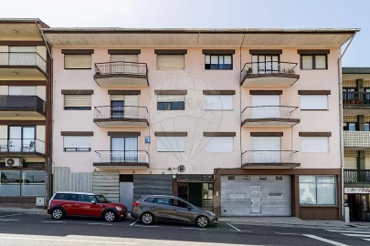 Apartamento T4 para Venda em O. Azeméis, Riba-Ul, Ul, Macinhata Seixa, Madail