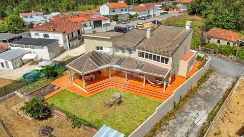 Moradia T4 para Venda em Grijó e Sermonde