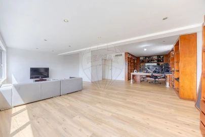 Moradia T4 para Venda em Grijó e Sermonde