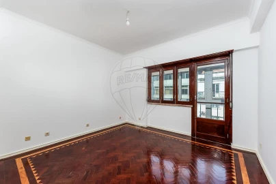 Apartamento T3 para Arrendamento em São Vicente