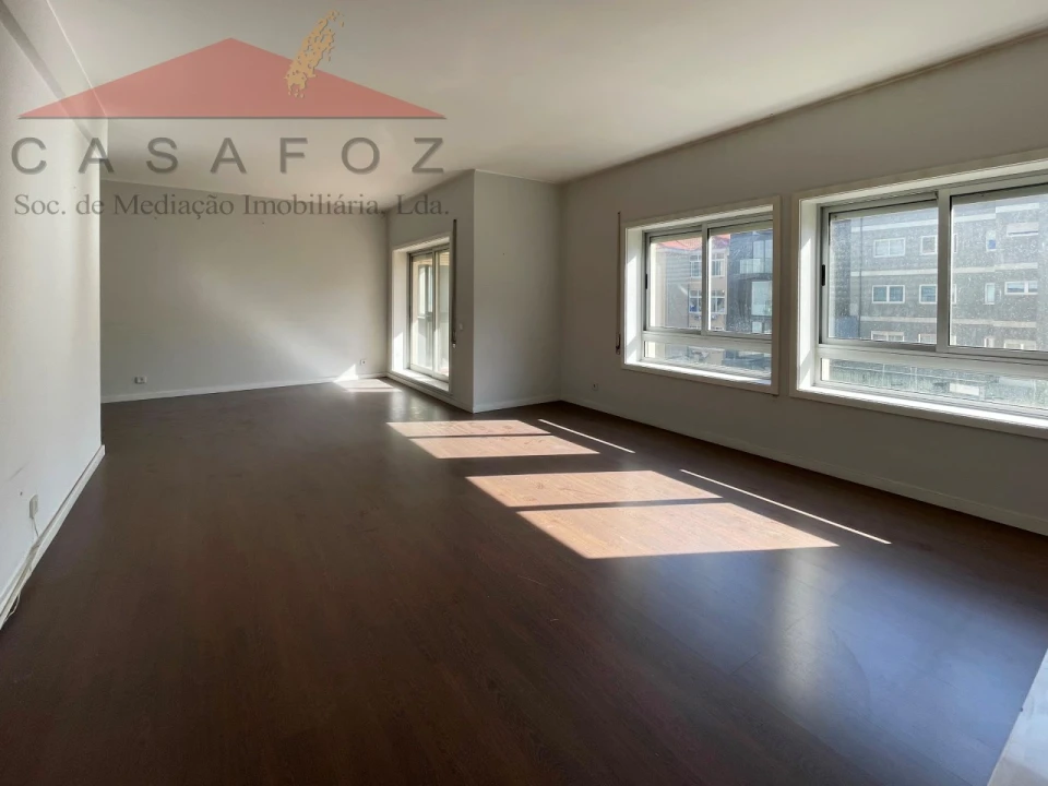 Apartamento T4 para Arrendamento em Aldoar, Foz do Douro e Nevogilde Foto 3