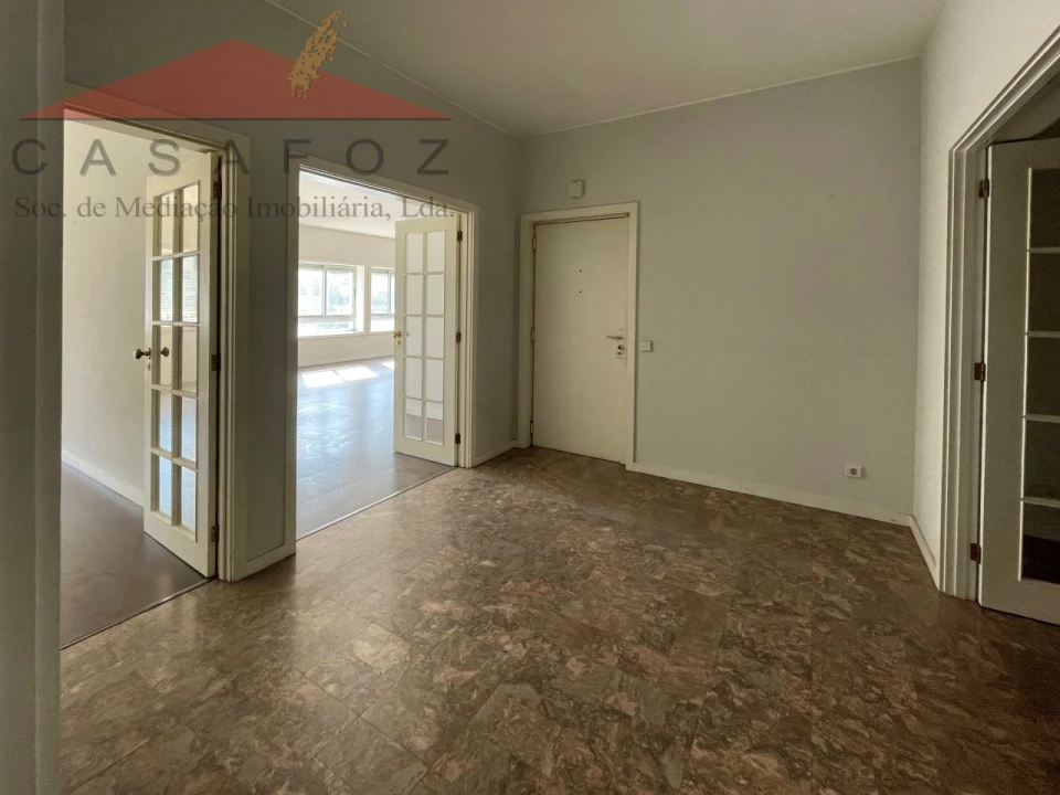 Apartamento T4 para Arrendamento em Aldoar, Foz do Douro e Nevogilde Foto 10
