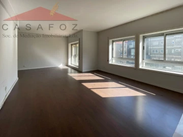 Apartamento T4 para Arrendamento em Aldoar, Foz do Douro e Nevogilde