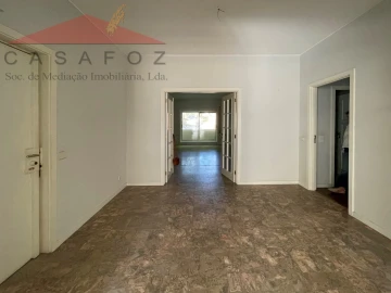 Apartamento T4 para Arrendamento em Aldoar, Foz do Douro e Nevogilde