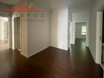 Apartamento T4 para Arrendamento em Aldoar, Foz do Douro e Nevogilde