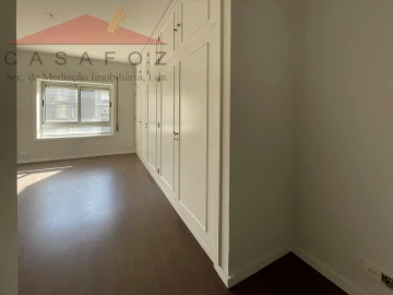 Apartamento T4 para Arrendamento em Aldoar, Foz do Douro e Nevogilde