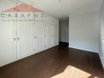 Apartamento T4 para Arrendamento em Aldoar, Foz do Douro e Nevogilde