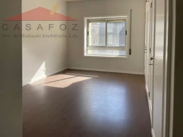 Apartamento T4 para Arrendamento em Aldoar, Foz do Douro e Nevogilde