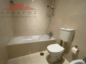 Apartamento T4 para Arrendamento em Aldoar, Foz do Douro e Nevogilde