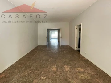 Apartamento T4 para Arrendamento em Aldoar, Foz do Douro e Nevogilde