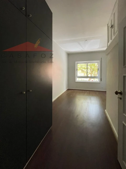 Apartamento T4 para Arrendamento em Aldoar, Foz do Douro e Nevogilde