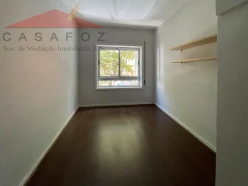 Apartamento T4 para Arrendamento em Aldoar, Foz do Douro e Nevogilde