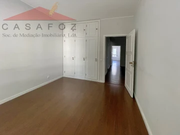 Apartamento T4 para Arrendamento em Aldoar, Foz do Douro e Nevogilde
