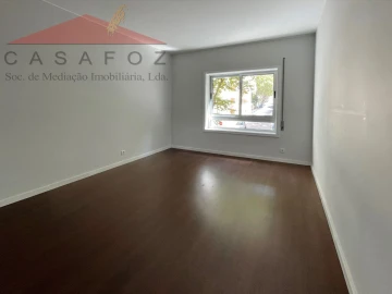 Apartamento T4 para Arrendamento em Aldoar, Foz do Douro e Nevogilde