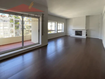 Apartamento T4 para Arrendamento em Aldoar, Foz do Douro e Nevogilde