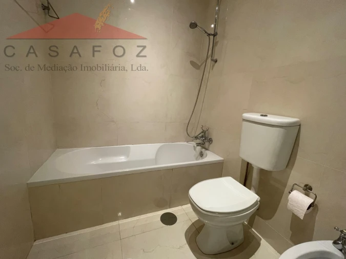 Apartamento T4 para Arrendamento em Aldoar, Foz do Douro e Nevogilde Foto 33