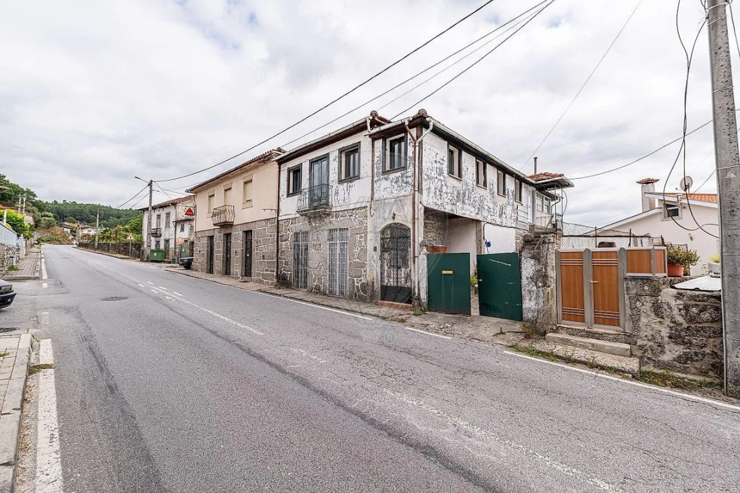 Moradia T5 para Venda em Fonte Arcada e Oliveira Foto 1