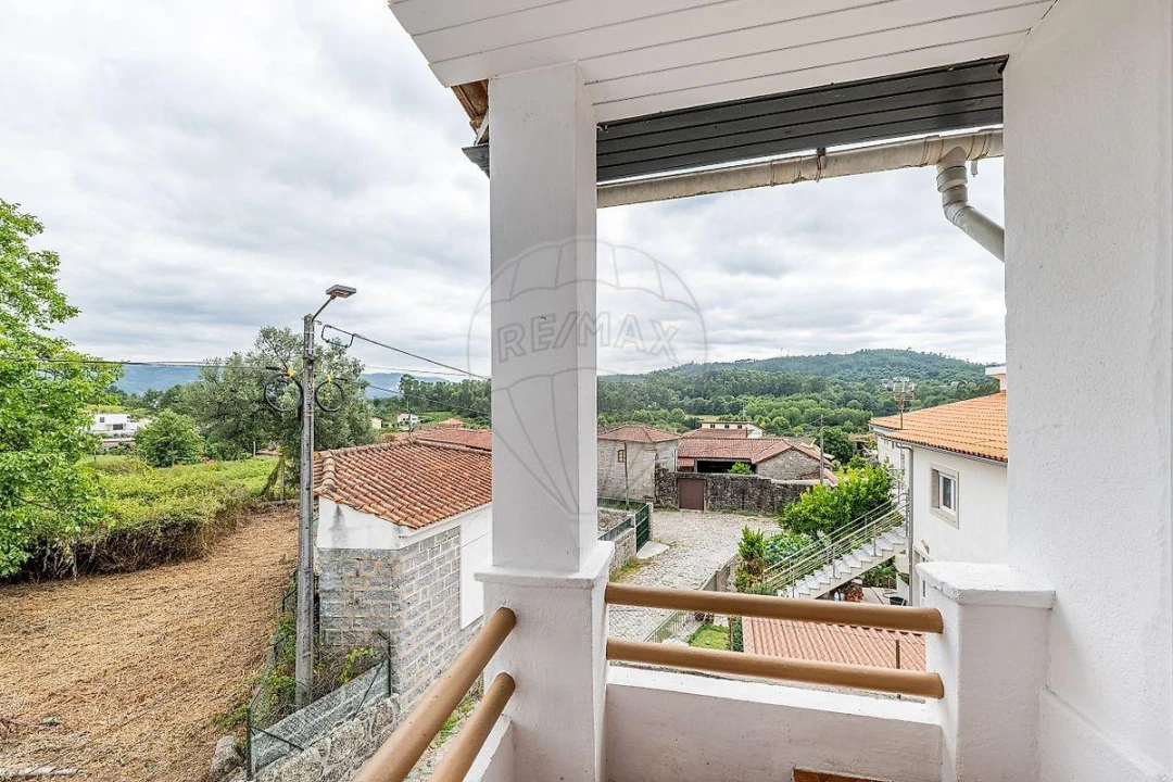 Moradia T5 para Venda em Fonte Arcada e Oliveira Foto 19