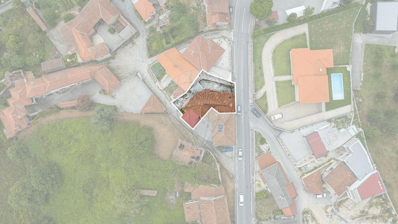 Moradia T5 para Venda em Fonte Arcada e Oliveira Foto 4