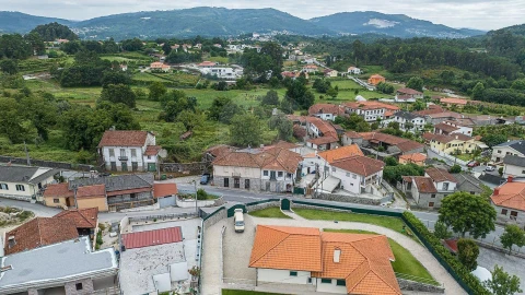 Moradia T5 para Venda em Fonte Arcada e Oliveira