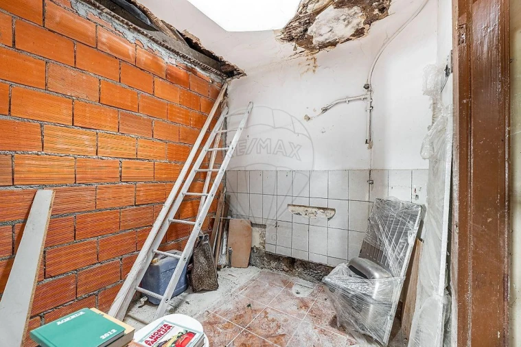 Moradia T5 para Venda em Fonte Arcada e Oliveira Foto 14