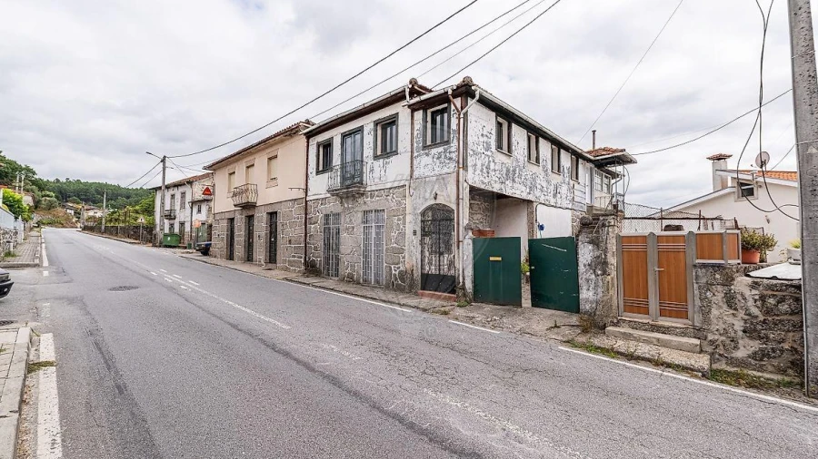Moradia T5 para Venda em Fonte Arcada e Oliveira