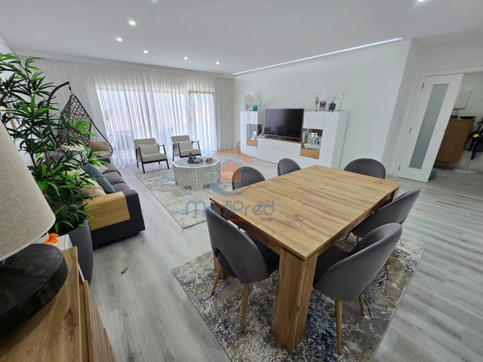 Apartamento T2 para Venda em Pontinha e Famões Foto 3