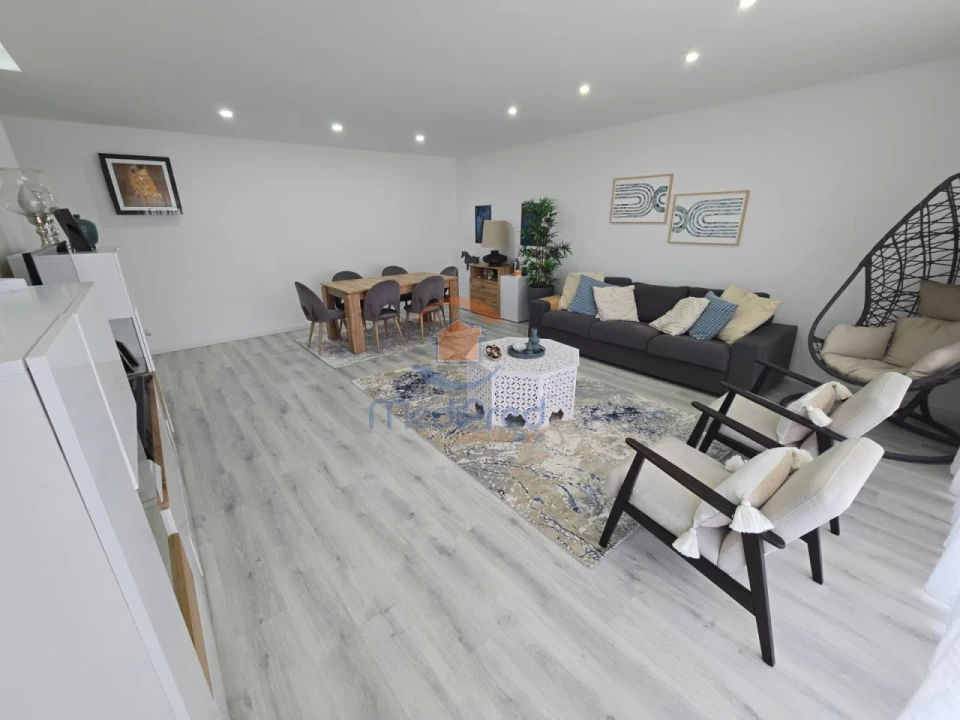 Apartamento T2 para Venda em Pontinha e Famões Foto 4