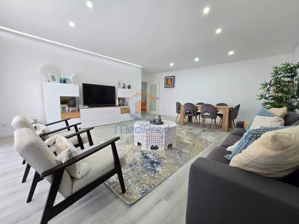 Apartamento T2 para Venda em Pontinha e Famões Foto 6