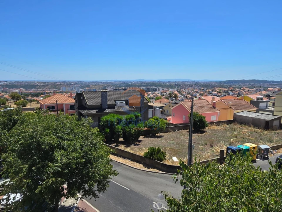 Apartamento T2 para Venda em Pontinha e Famões Foto 12