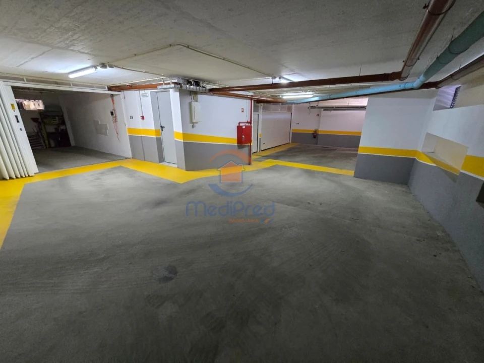 Apartamento T2 para Venda em Pontinha e Famões Foto 32