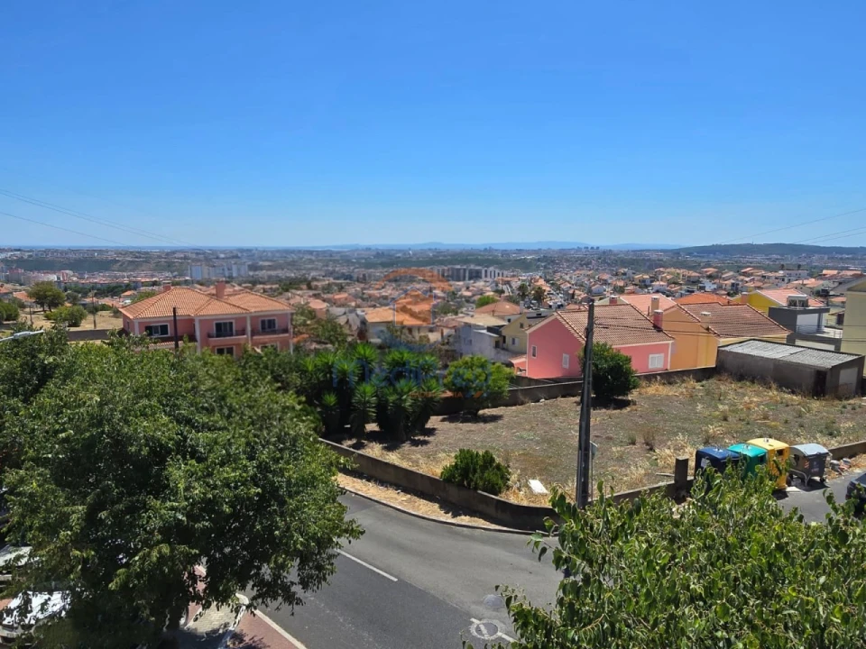 Apartamento T2 para Venda em Pontinha e Famões Foto 12