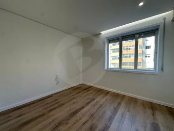 Apartamento T4 para Venda em Póvoa de Varzim, Beiriz e Argivai